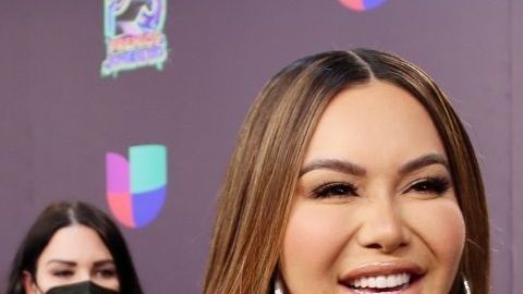 Chiquis le declara su amor a Shakira y hasta le pide matrimonio tras el lanzamiento de 'Monotonía'.