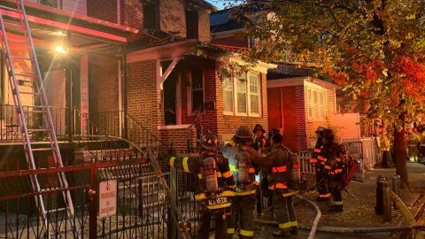 El FDNY compartió algunas imágenes del incendio en El Bronx.