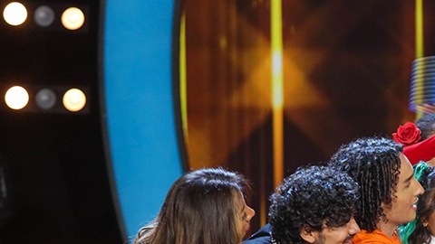 Gabriel Coronel recibe el amor de sus compañeros después de dar la noticia de su accidente que le impidió bailar.