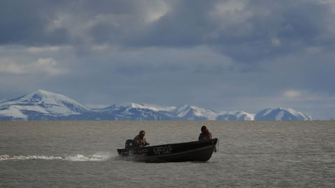 Dos rusos lograron llegar a Alaska en busca de asilo.