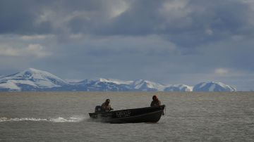 Dos rusos lograron llegar a Alaska en busca de asilo.