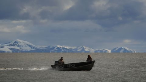 Dos rusos lograron llegar a Alaska en busca de asilo.