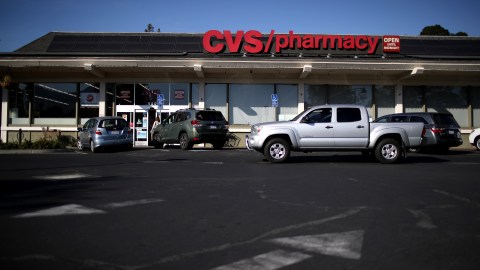 La caja de recolección está ubicada cerca de la parte trasera de un CVS.
