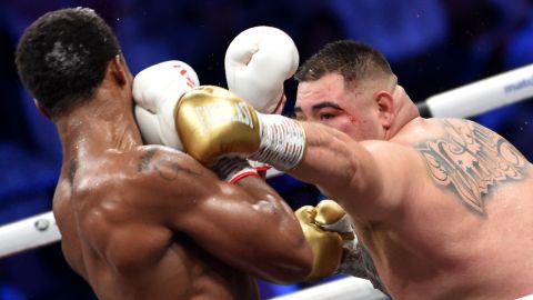 Andy Ruiz vs Anthony Joshua durante la última pelea que registaron. El británico se impuso.