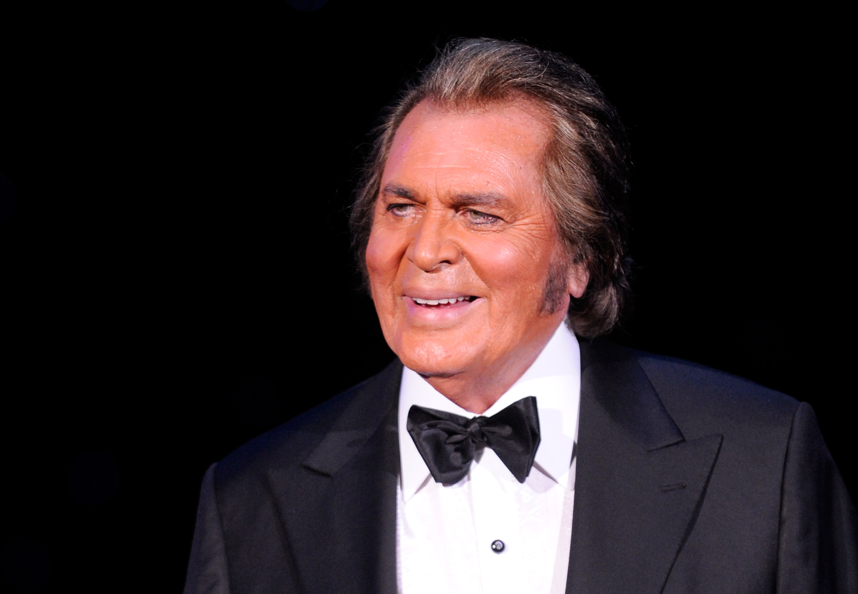 El baladista Engelbert Humperdinck recibió $4.05 millones de dólares por mansión en Bel Air