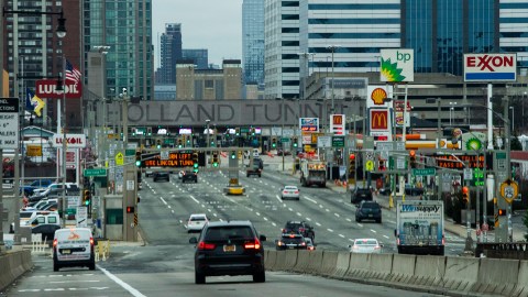 El Holland Tunnel es una conexión esencial para el tránsito en la Gran Manazana.