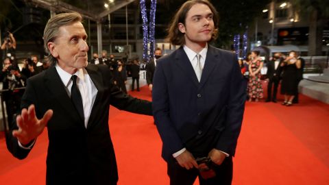 Tim Roth y su hijo Michael Cormac Roth en el Festival de Cine de Cannes 2021.