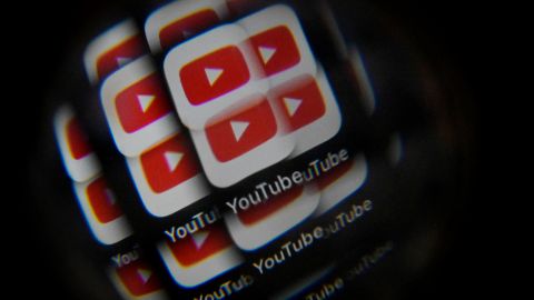 Informaron que había más de 200,000 suscriptores y 20,000 videos en los canales de YouTube.