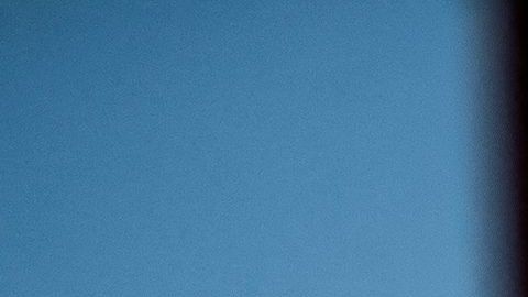 Un avión con suministros enviados por cubanos en Estados Unidos en el Aeropuerto Internacional José Martí.