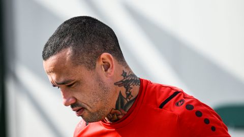 Radja Nainggolan durante un entrenamiento con el Amberes.