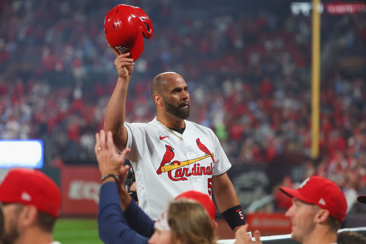 St. Louis Cardinals dressed Albert Pujols in gold for his 700 home runs
