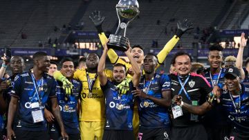 Jugadores de Independiente Del Valle se consagran campeones de la Copa Sudamericana 2022 al vencer a Sao Paulo.