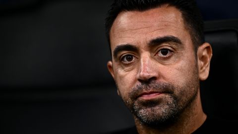 Xavi Hernández luce frustrado luego de la derrota del FC Barcelona ante Inter de Milán en Champions League.