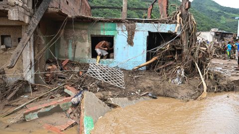 Deslizamiento tierra inundaciones Venezuela