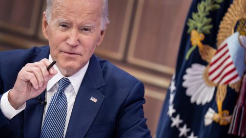 Biden pidió la renuncia de los concejales de Los Ángeles que fueron grabados en secreto.