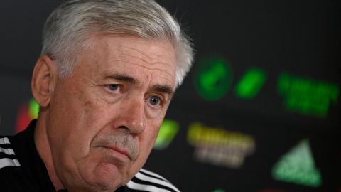 En el último Real Madrid vs Barcelona, los culés se impusieron como visitantes 0 - 4, a lo que Ancelotti comentó: "Está claro que el año pasado quise inventar algo y me llevé un palo"