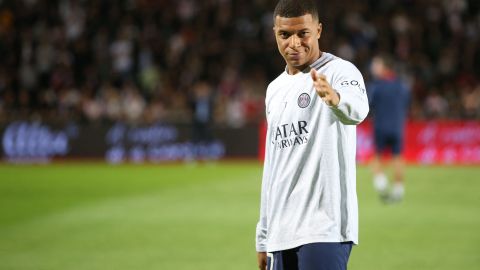 Kylian Mbappé durante un entrenamiento del PSG antes de enfrentar al Ajaccio.