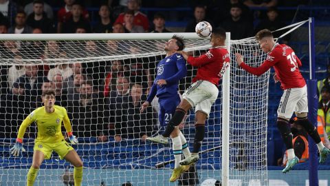 Casemiro anotó su primer gol con el Manchester United.