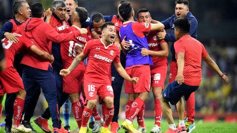 Jugadores del Toluca celebran su pase a la final del Torneo Apertura en la Liga MX.