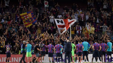 La afición del FC Barcelona atacó al hincha alemán.