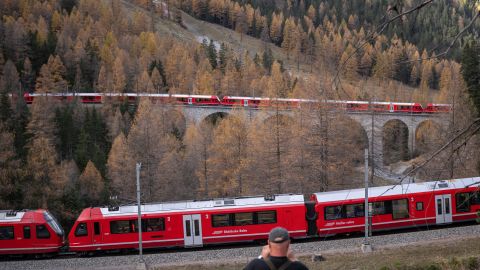 La compañía Rhaetian Railway opera el tren de 1.2 millas de largo.