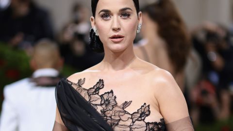 Katy Perry perdió el control de su párpado derecho y aunque sólo fueron unos instantes las imágenes han dado la vuelta al mundo.