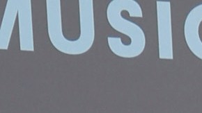 Travis Scott posando junto a Kylie Jenner.