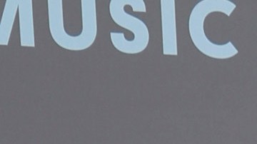 Travis Scott posando junto a Kylie Jenner.