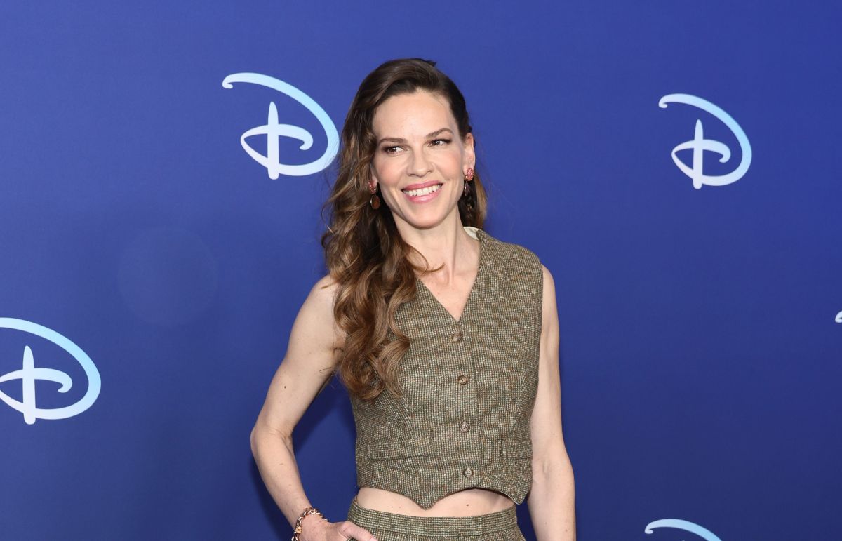 Hilary Swank shares a photo to show the final stretch of her pregnancy