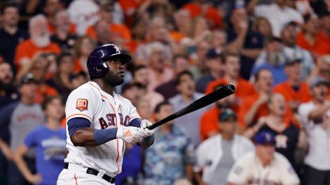 Yordan Álvarez dejó a Seattle en el terreno con un cuadrangular en el cierre del novelo.