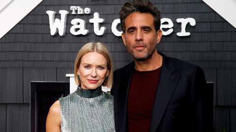 Naomi Watts y Bobby Cannavale protagonizan 'The Watcher'.