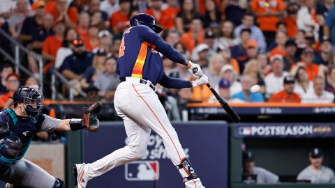Yordan Álvarez anotó un jonrón impulsor de dos carreras en el segundo partido de la Serie contra Seattle.