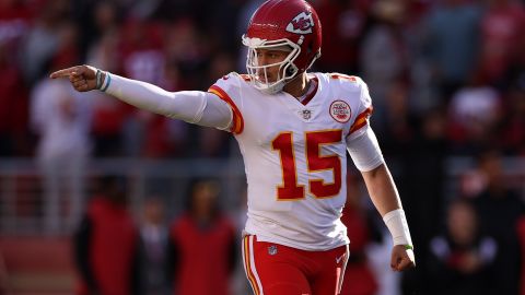 Patrick Mahomes celebra uno de sus pases para touchdown ante San Francisco.