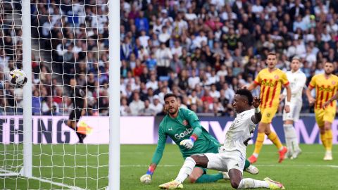 Vinicius anotó su sexto gol, igualando la marca de su compañero Fede Valverde, máximo goleador del equipo.