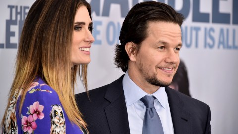 Rhea Durham y Mark Wahlberg buscan una mejor vida para sus cuatro hijos.