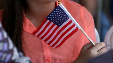 USCIS tiene una nueva regla sobre carga pública.