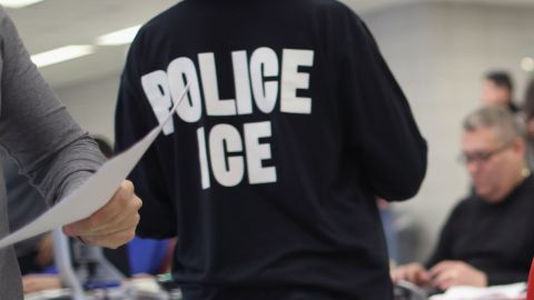 Inmigrantes de Cuba son arrestados al acudir a citas con ICE.