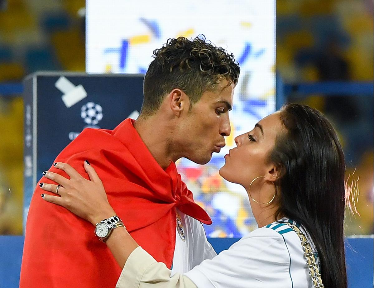 Georgina Rodríguez: la pareja de Cristiano Ronaldo presume de su  elasticidad con posturas “imposibles” - El Diario NY