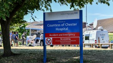 La trabajadora de la salud en el hospital Countess of Chester, Lucy Letby, es enjuiciada bajo sospecha de asesinar a 7 bebés.