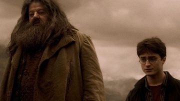 Daniel Radcliffe rinde homenaje a Robbie Coltrane, Hagrid en la saga de 'Harry Potter'.
