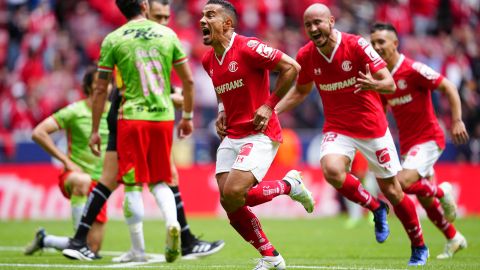 Camilo Sanvezzo marcó el primer gol del Toluca al minuto 22'.