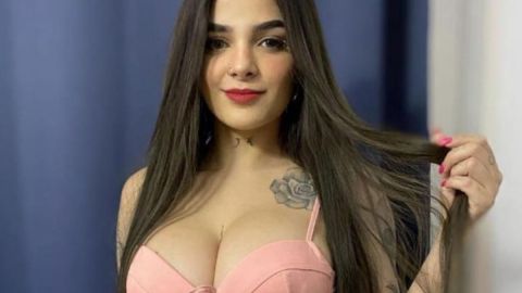 Karely Ruiz es una modelo originaria de Monterrey, Nuevo León. Trabaja como influencer y de poseer una cuenta en OnlyFans.