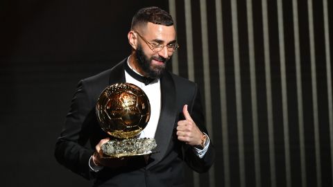 Tras conquistar el Balón de Oro, Karim Benzema completó la promesa que le hizo a su madre