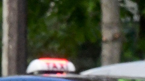 Gerard Piqué y Clara Chia Marti fueron vistos en París paseando en scooters eléctricos con un par de amigos.