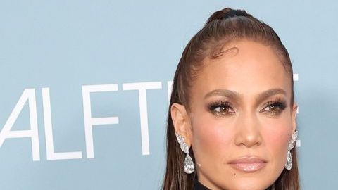 “Con Pollo”, el nuevo libro bilingüe para niños de Jimmy Fallon que coescribió con Jennifer Lopez acaba de ser lanzado.