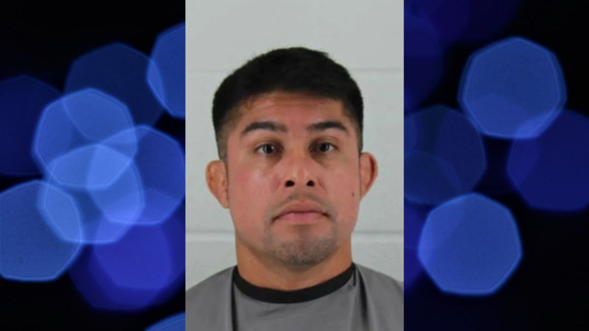 High school coach accused of having sex with 17-year-old student at Kansas school