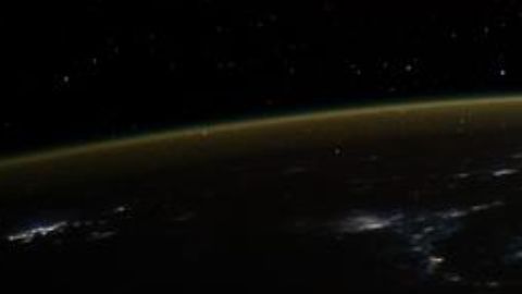 Fotografía del astronauta de las dos manchas de luz.
