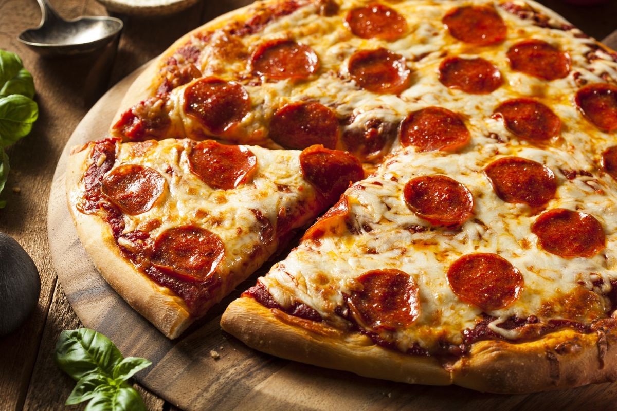 Las rebanadas de pizza de pepperoni son una de las opciones del cajero automático de pizza de Buddy Valastro.