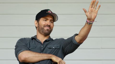 Impresionante: Actor Ryan Reynolds compró el tercer club de fútbol más antiguo del mundo y lo convirtió en un éxito mundial