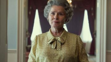 Imelda Staunton interpretando a la difunta Reina Isabel II, en la serie de Netflix 'The Crown'.